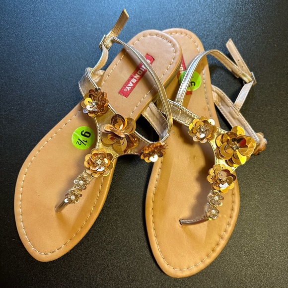 Unionbay Women beaded sandals gold - Size 9.5 - Picture 6 of 8